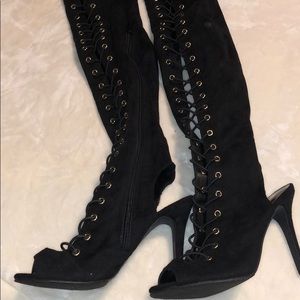 Brand new never worn suede boots